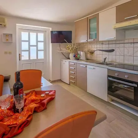 In 39081 Apartment *